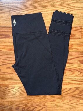 Free People XS black Scallop Hem Leggings